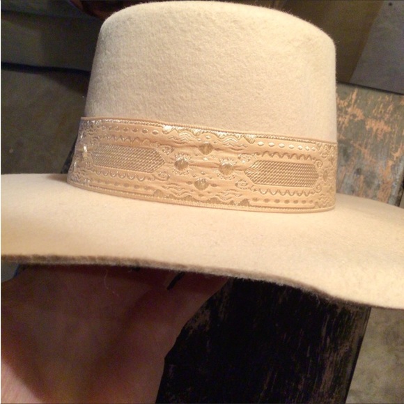 Rare Lack of Color the Sierra boater - Picture 5 of 5